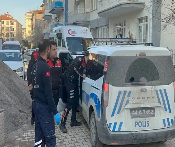 Malatya’da dehşet! Bıçaklı kavgada baba ve oğlu yaralandı