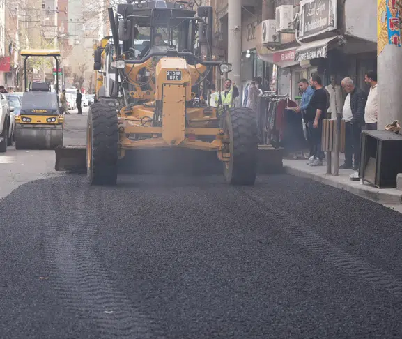 Diyarbakır’da dev çalışma! 3 bin ton asfalt kullanıldı