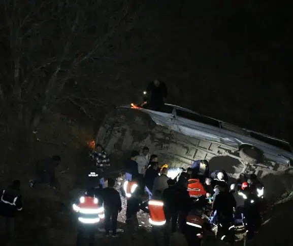 Malatya’da işçi servisi devrildi! 2 kişi hayatını kaybetti, 10 yaralı