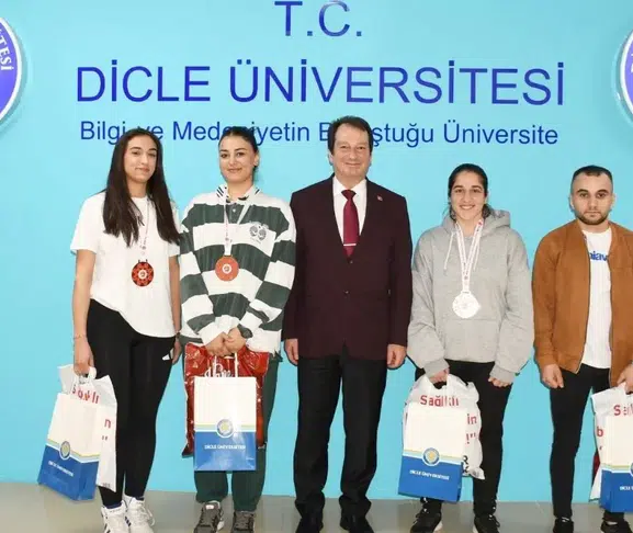 Diyarbakır’ın gururu! Dicle Üniversitesi kick boksta Türkiye’ye damga vurdu