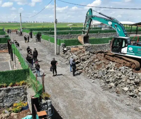 Diyarbakır’da tartışmalı yıkım kararı: Depremzedeler “barınma hakkımız ihlal ediliyor” dedi
