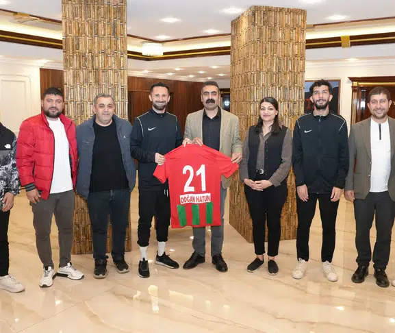 Diyarbekirspor’a kritik maç öncesi destek! Eşbaşkan Hatun teknik heyeti ağırladı