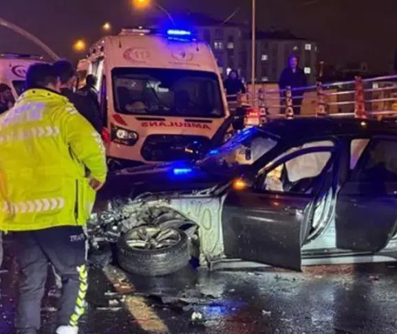 Diyarbakır’da feci kaza! Kantar Kavşağı’nda araçlar hurdaya döndü: 1’i ağır 3 yaralı