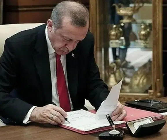 Ankara'da gece yarısı mesaisi: Bakanlıklarda kritik görev değişimleri