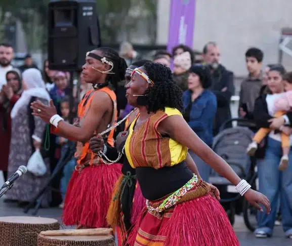 Diyarbakır’da sanat rüzgarı: Sokaklar tiyatro sahnesine, meydanlar festival alanına dönüştü