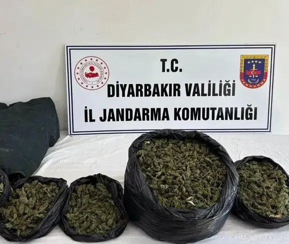 Diyarbakır’da zehir tacirlerine ağır darbe: 22 adrese eş zamanlı şafak operasyonu