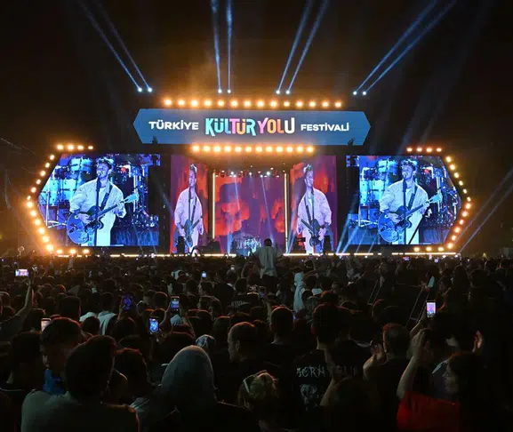 Eğlence kana bulandı: Sefo konserinde bıçaklı saldırıya uğrayan genç hastanede can verdi