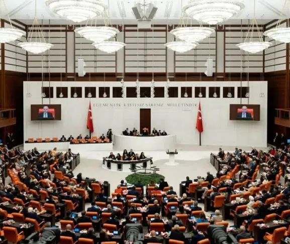 Meclis’te Emekli Maaşı Mesaisi: Muhalefetten "Sefalet" Tepkisi, İktidardan "Ekonomik Koşul" Savunması