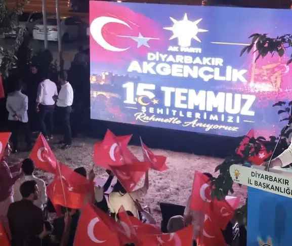 Diyarbakır'da 15 Temmuz nöbeti: Hemşehrileri Erkan Petekkaya'nın başrolündeki filmle o geceyi andılar