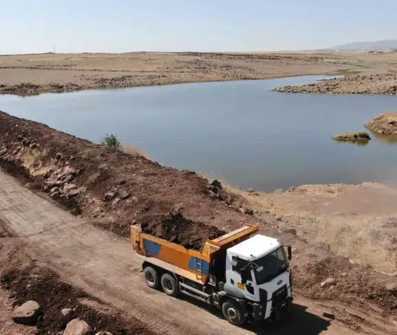Karacadağ’da yüzler gülüyor: Yıkılan gölet onarıldı, binlerce hayvanın su sorunu çözüldü