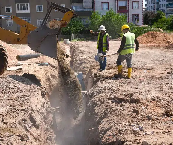Bağlar'da altyapı seferberliği: 2 bin 100 metrelik dev hat için kazma vuruldu