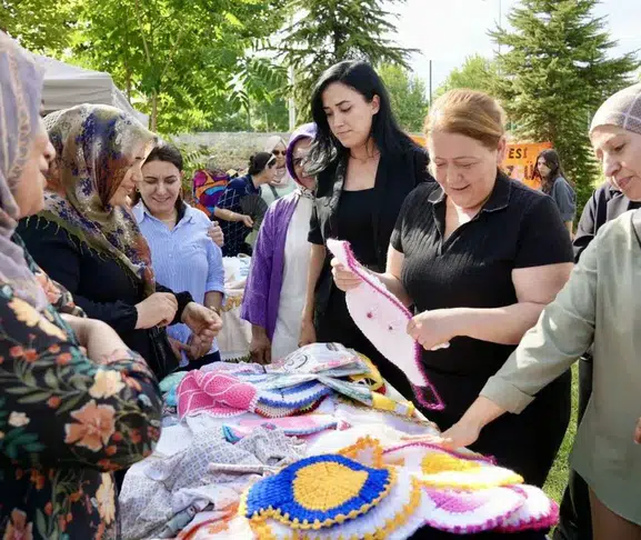 Diyarbakır’da kadın dayanışmasının gücü: Bir yıllık emek sergide hayat buldu