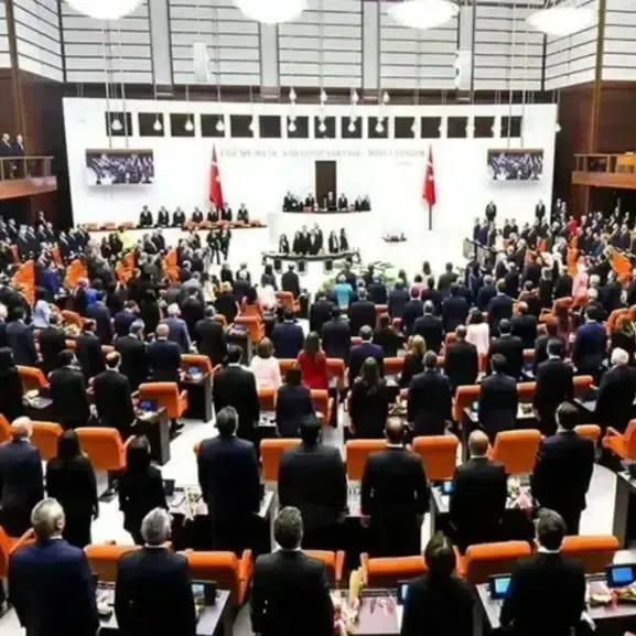 Meclis’te yeni dönem: Doğum izni süresi uzatıldı, sosyal medya ve oyun platformlarına sıkı denetim geliyor