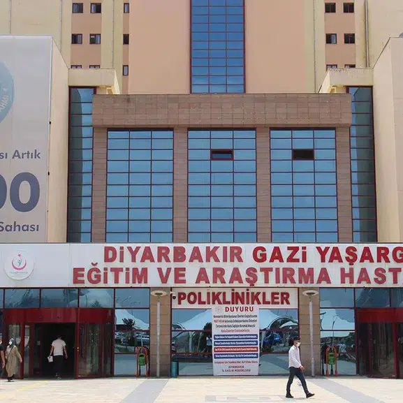 Sınırdan gelen mermi çocuğu vurdu! 10 yaşındaki Eren Diyarbakır’da yaşam mücadelesi veriyor