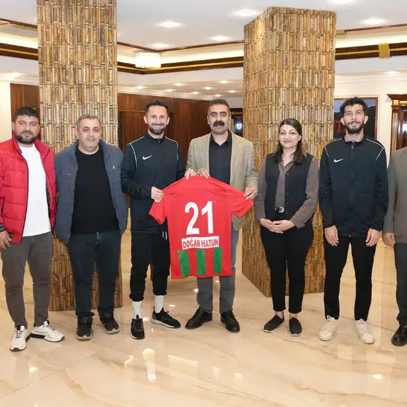 Diyarbekirspor’a kritik maç öncesi destek! Eşbaşkan Hatun teknik heyeti ağırladı