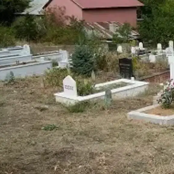 Diyarbakır’da mezarlık yolu isyanı: Cenazeyi diz boyu suda taşıdılar