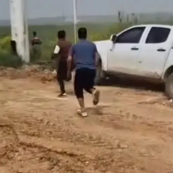 Akçakale yolunda aksiyon dolu anlar: 'Dur' ihtarına uymadılar, havaya ateş açılınca yakayı ele verdiler