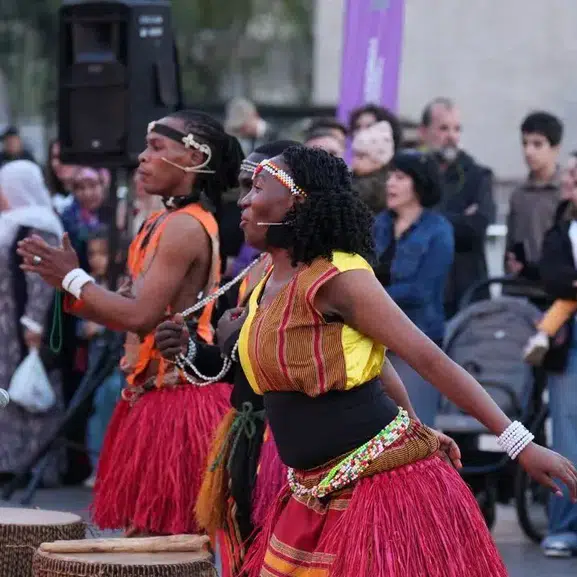Diyarbakır’da sanat rüzgarı: Sokaklar tiyatro sahnesine, meydanlar festival alanına dönüştü