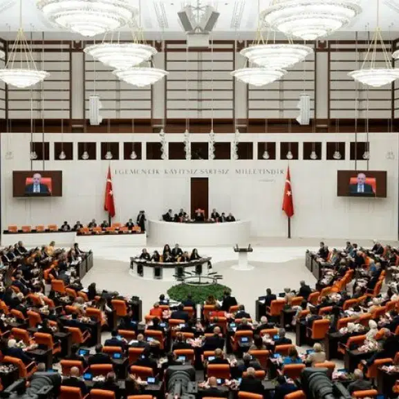 Meclis’te Emekli Maaşı Mesaisi: Muhalefetten "Sefalet" Tepkisi, İktidardan "Ekonomik Koşul" Savunması