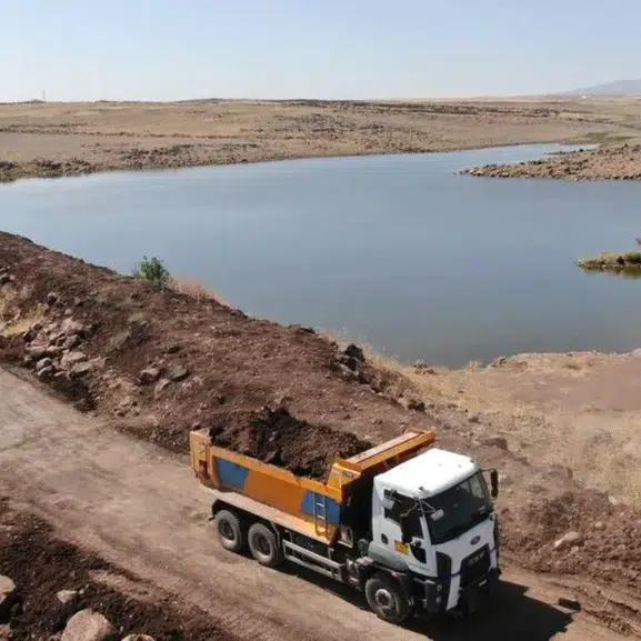 Karacadağ’da yüzler gülüyor: Yıkılan gölet onarıldı, binlerce hayvanın su sorunu çözüldü