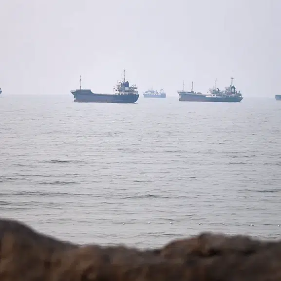 Hürmüz Boğazı'nda tansiyon zirvede: ABD'den hava harekatı, İran'dan geçişleri durdurma kararı