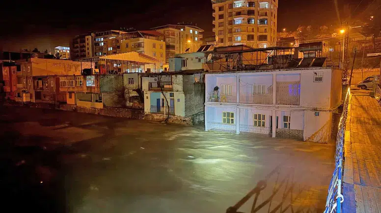 Siirt’te sağanak alarmı: Bitlis Çayı’nda su seviyesi yükseldi