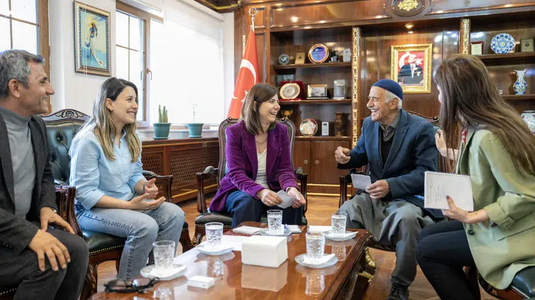 Diyarbakır’da “halk buluşması”! Eşbaşkan Serra Bucak talepleri dinledi