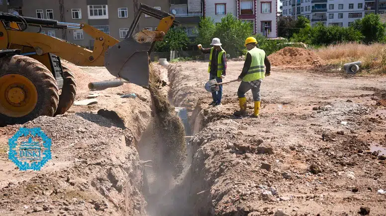 Bağlar'da altyapı seferberliği: 2 bin 100 metrelik dev hat için kazma vuruldu