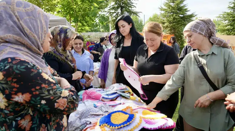 Diyarbakır’da kadın dayanışmasının gücü: Bir yıllık emek sergide hayat buldu