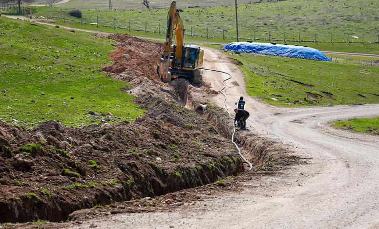 Çınar’da 5 yıllık su sorunu bitiyor: 600 metrelik hat 140 haneye umut oldu