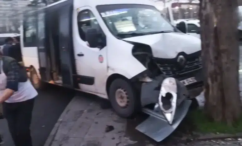 Diyarbakır’da zincirleme kaza: Dolmuş ağaca çarptı, yaralılar var