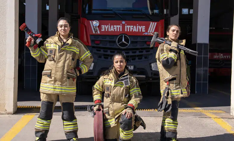 Diyarbakır İtfaiyesi’nde yeni dönem: 10 kadın itfaiyeci göreve başladı
