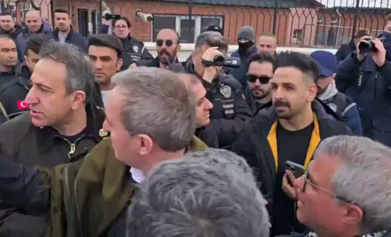 Van Newroz'unda gerginlik: Bakırhan alandan ayrıldı, polis uygulamayı kaldırdı