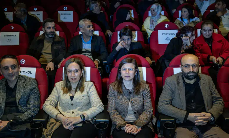 Serra Bucak “Uçan Köfteci” galasında: Diyarbakır’da duygu dolu gece