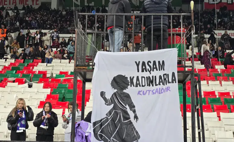 Yağmur dinlemediler: Kadın taraftarlar Diyarbakır Stadyumu’na akın etti