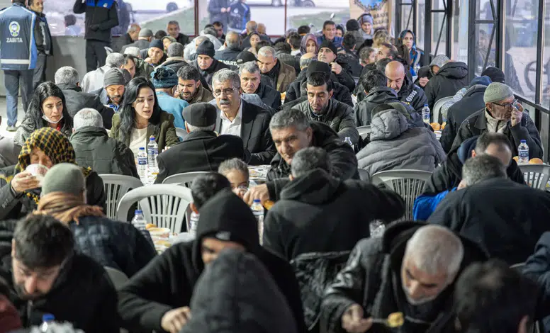 Dağkapı ve Bağlar’da iftar coşkusu! Eşbaşkanlar yurttaşlarla oruç açtı