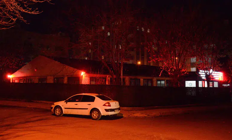 Diyarbakır’da “Otizm İçin Kırmızıyı Seç” mesajı: Kent kırmızıya büründü