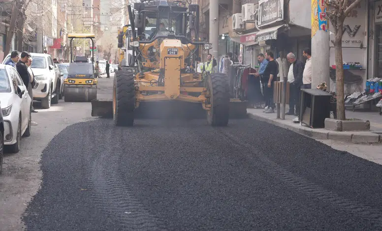 Diyarbakır’da dev çalışma! 3 bin ton asfalt kullanıldı