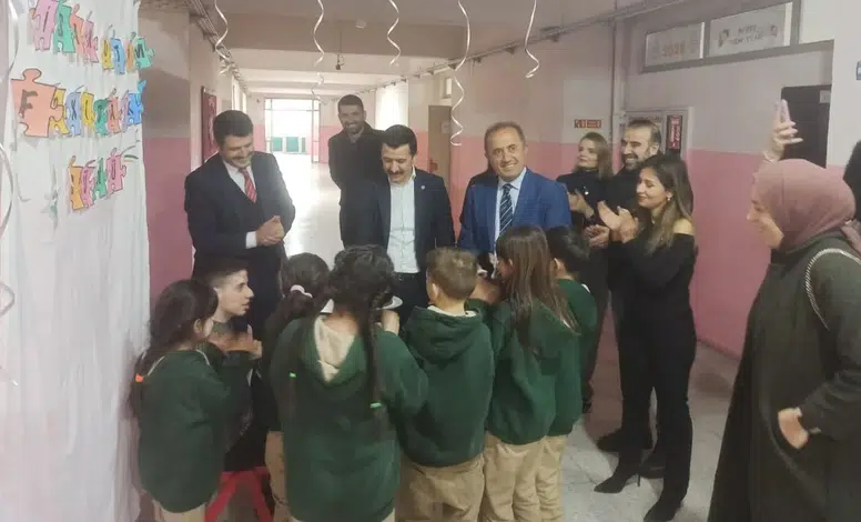 Kulp’ta anlamlı ziyaret: Kaymakam Akeller otizmli öğrencilerle buluştu